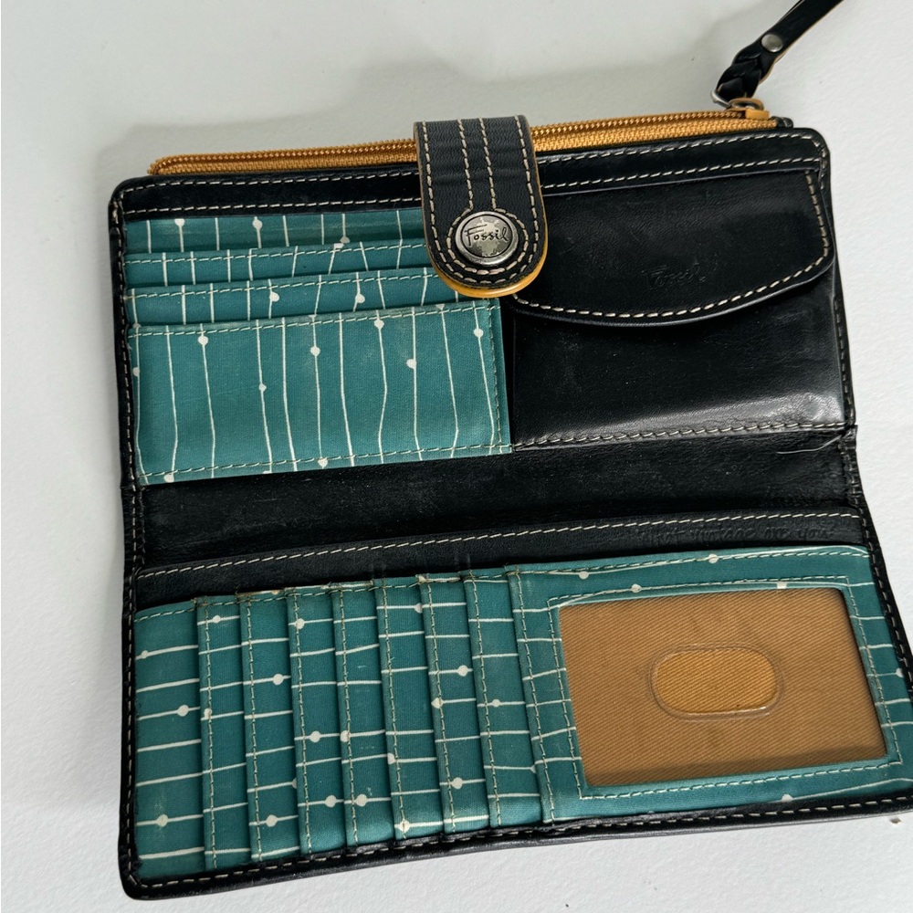 Fossil Black and Tan Leather Wallet with Elegant Stitching - Picture 2 of 4